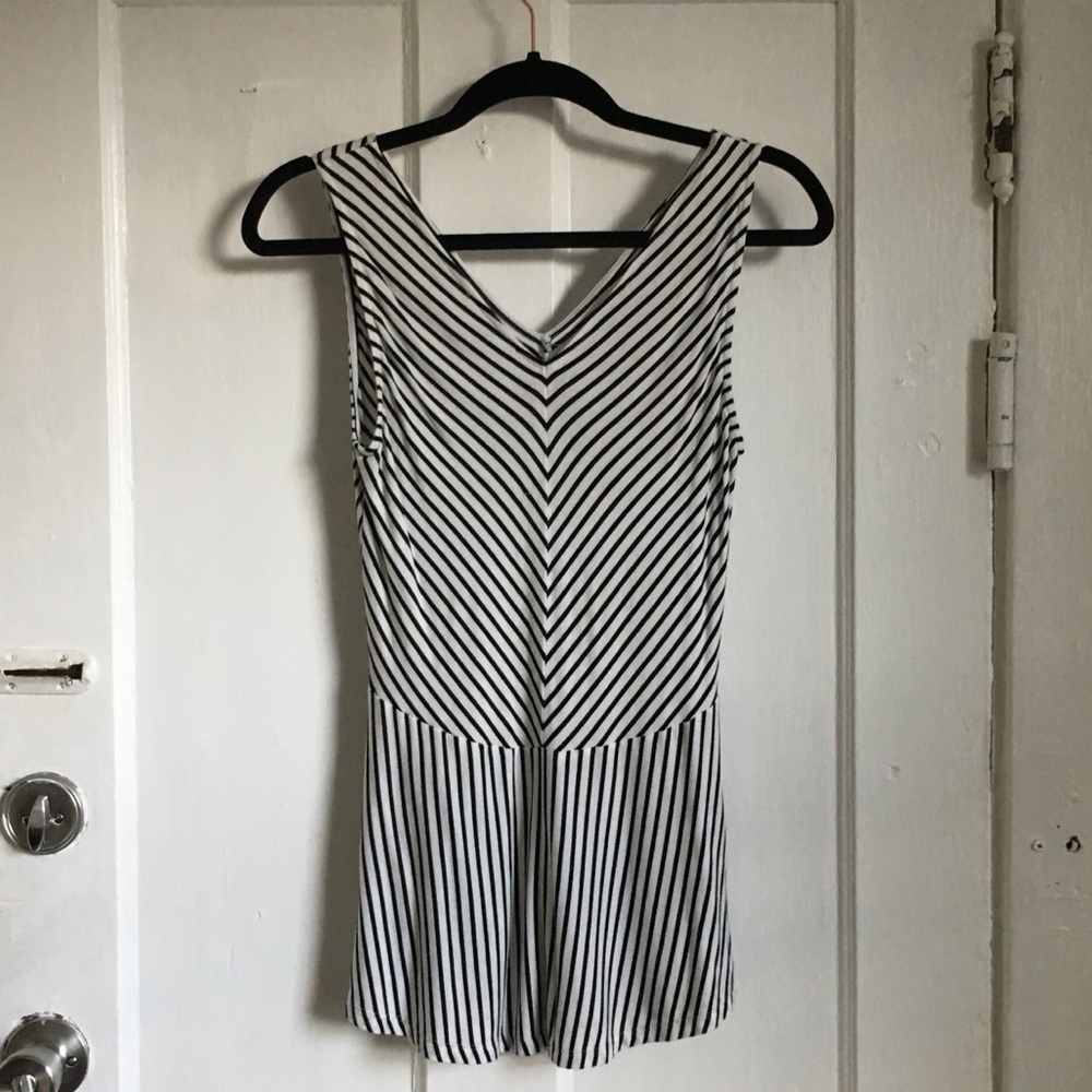🌻Black & White Striped Sleeveless Peplum Top
